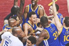 卡瓦伊·伦纳德NBA转会传闻：伦纳德加盟雄鹿，快船队寻求库明加补强